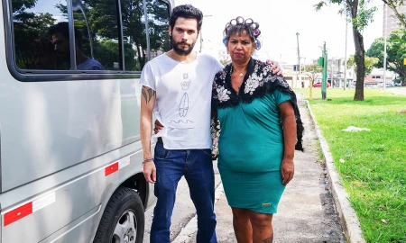 Thumbnail video 'Grannys First Anal Threesome In A Van'