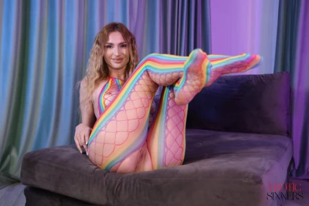 Thumbnail video 'Bamby Doll in sexy fishnets'