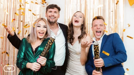 Thumbnail video 'Improvised Striptease'