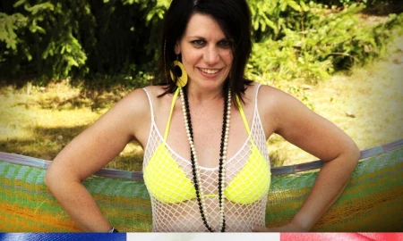 Thumbnail video 'Sex At The Back Of The Garden'