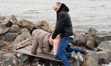 Thumbnail video 'Public Outdoor Ass Fuck In A Snowstorm'