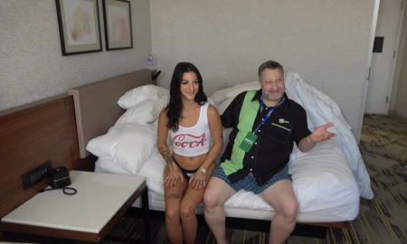 Thumbnail video 'Quickie Creampie With Ricki Rose'