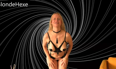 Thumbnail video 'Blonde Babe Talks Dirty'