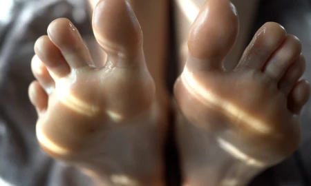 Thumbnail video 'Taste My Toes'