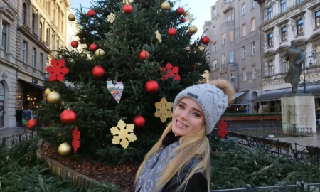 Thumbnail video 'Athena Fleurs – Vr Behind The Scenes Part One - Sassy Stepdaughter Receives Christmas Creampie From Stepdad'