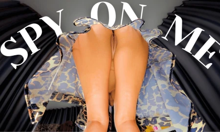 Thumbnail video 'She Doesn't Know You're Watching'