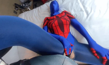 Thumbnail video 'Nora Fox Nylon Blue Spider Zentai Fuck'