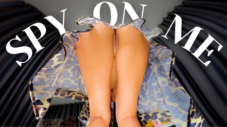 Thumbnail video 'She Doesn’t Know You’re Watching'