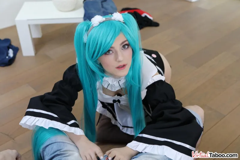 Cosplay All The Way: Stepsis Gets A Creampie