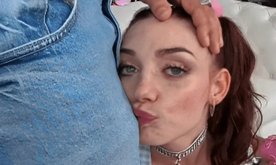 Thumbnail video 'Shrooms-Q's Hairy Pussy Is Fucked In Missionary Pose!'