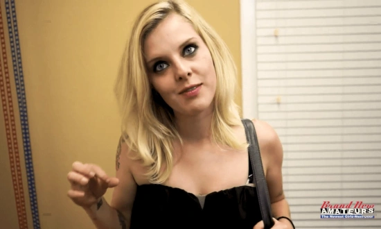 Thumbnail video 'Myaa Curvy Blonde Tattoo Foot Worship Sensual Handjob Play!'