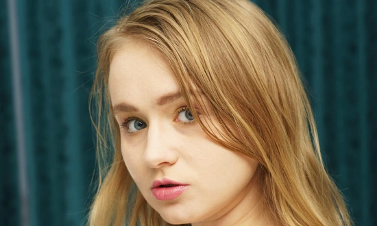 Thumbnail video 'Curvy 19 Years Old Teen With Beautiful Blue Eyes First Video'
