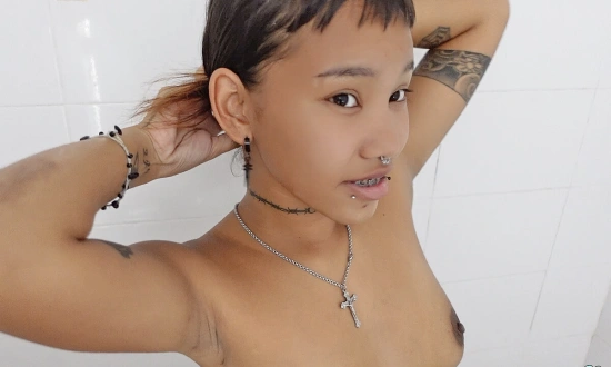 Thumbnail video 'Tiny Asian 18 Y.o Teen Stops By For Sex'