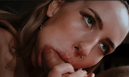 Thumbnail video 'Intimate Throat Fucking – Stunning Blonde Takes It All'