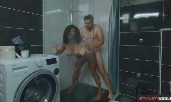 Thumbnail video 'Kiki Minaj - Big Booty Ebony Smashed In The Shower'
