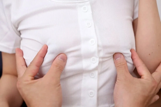 Thumbnail video 'Nipple Play With the Gorgeous H Cup Wife Next Door Pt.1 [VRPRD-088]'