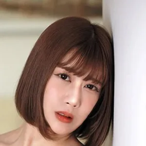 Ayumi Natsukawas Avatar picture