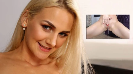 Thumbnail video 'Katy Tastes Her Piss'