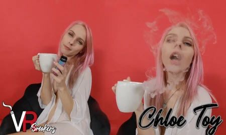 Thumbnail video 'Chloe Toy - Vaping'