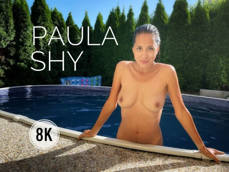 Thumbnail video 'Paula Shy Masturbating By The Pool'