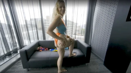 Thumbnail video 'Мелоди Гато в соблазнительных купальниках'