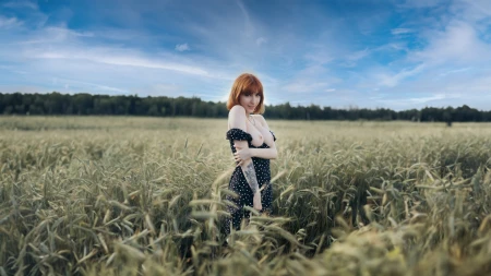 Thumbnail video 'Emma Having Fun Outdoors'